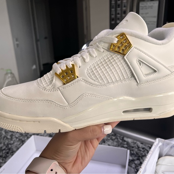 Jordan 4 Retro Metallic Gold - Picture 4 of 4